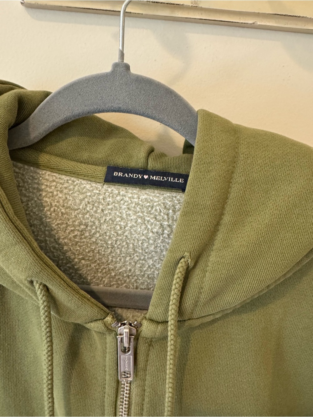 Brandy Melville Olive Green Sherpa-Lined Zip Hoodie A11 - Picture 2 of 7